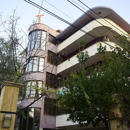 Hotel Deja Тирана Экстерьер фото