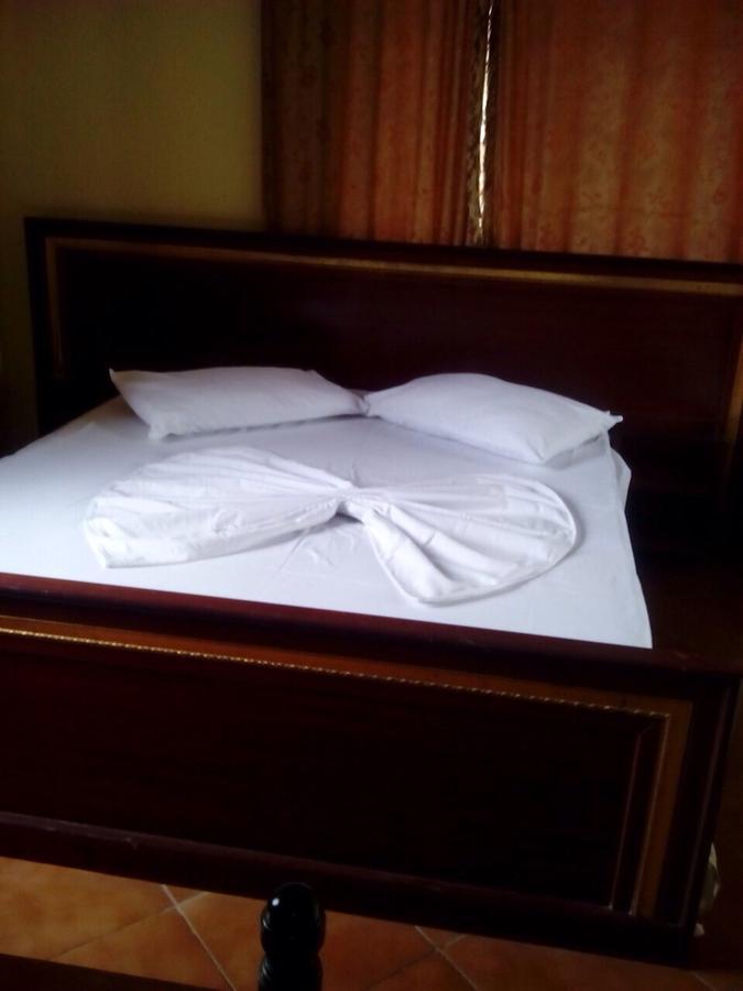 Hotel Deja Тирана Экстерьер фото